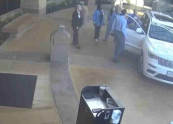 Ήρωας πατέρας ξεγέννησε την κόρη του μέσα στο αυτοκίνητο – Δείτε το συγκλονιστικό βίντεο