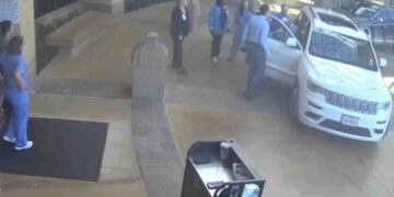 Ήρωας πατέρας ξεγέννησε την κόρη του μέσα στο αυτοκίνητο – Δείτε το συγκλονιστικό βίντεο