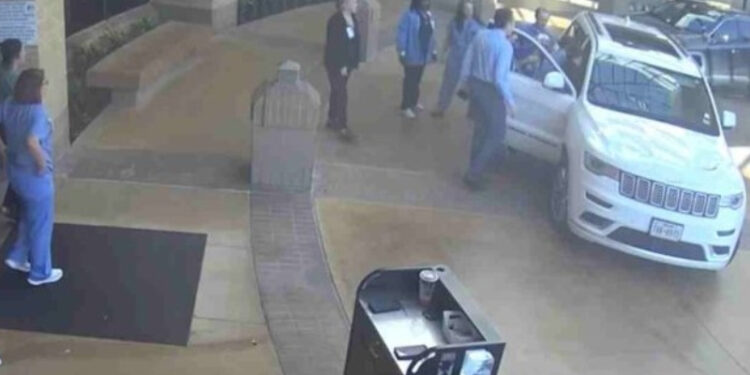 Ήρωας πατέρας ξεγέννησε την κόρη του μέσα στο αυτοκίνητο – Δείτε το συγκλονιστικό βίντεο