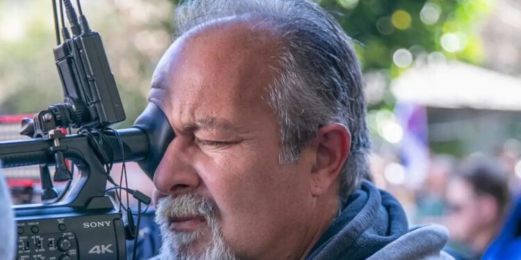 Alldaynews.gr Τραγωδία: Ο κάμεραμαν Γιώργος Παυλάκης έφυγε από τη ζωή ενώ έκανε ρεπορτάζ (video)