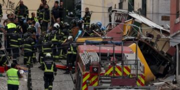 Alldaynews.gr Εθνικό πένθος στην Πορτογαλία μετά την τραγωδία με τους 15 νεκρούς σε εκτροχιασμό τελεφερίκ – «Το Γκλόρια διαλύθηκε σαν χαρτόκουτο»