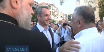 Alldaynews.gr «Καλή πρόοδο, υγεία και χαρές»: Σε Δημοτικό Σχολείο ο Κυριάκος Μητσοτάκης για τον αγιασμό
