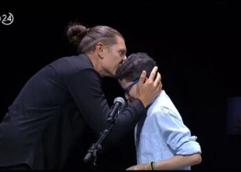 Βραβεία ΠΣΑΠΠ: Συγκλόνισε ο μικρός Μιχαήλ που νίκησε τον καρκίνο – «Η βία στα γήπεδα δεν έχει καμία θέση»