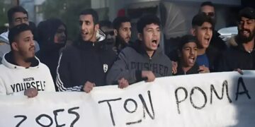 ΕΚΤΑΚΤΟ ΓΙΑ ΤΟΥΣ ΡΟΜΑ – ΘΕΛΟΥΝ ΝΑ ΚΑΤΕΒΟΥΝ ΣΤΟ ΣΥΝΤΑΓΜΑ ΓΙΑ ΔΙΑΔΗΛΩΣΗ