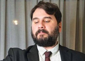 «Δυστυχώς δεν είμαι Αλβανός – Αυτές τις μέρες θα προτιμούσα να είμαι οτιδήποτε, εκτός από Έλληνας»: Ξεσπά ο Πάρις Ρούπος