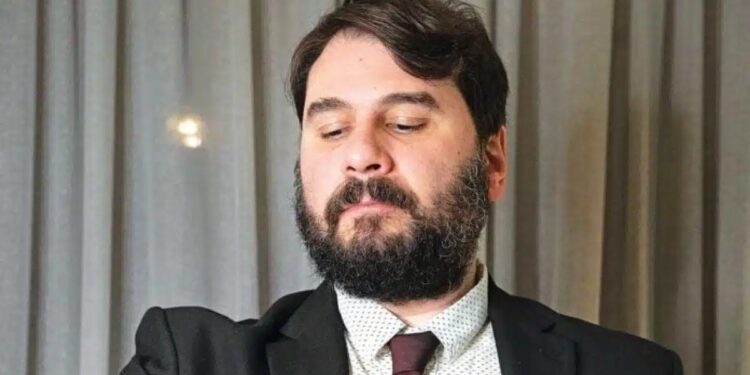 Alldaynews.gr «Δυστυχώς δεν είμαι Αλβανός – Αυτές τις μέρες θα προτιμούσα να είμαι οτιδήποτε, εκτός από Έλληνας»: Ξεσπά ο Πάρις Ρούπος