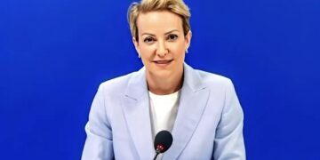 Σπάνια απάντηση της αδελφής Φεβρωνίας (Ναταλίας Λιονάκη): «Η κατά σάρκα μητέρα μου είναι στις προσευχές μου»