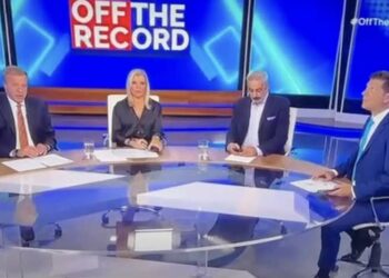 Η στιγμή που τα 5,2 Ρίχτερ πιάνουν στον αέρα τους δημοσιογράφους της ΕΡΤ