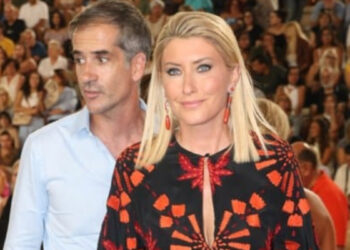 Σία Κοσιώνη – Κώστας Μπακογιάννης: Μαζί στο Καλλιμάρμαρο – Με μεταξωτό καφτάνι η δημοσιογράφος και αστραφτερό πεντικιούρ