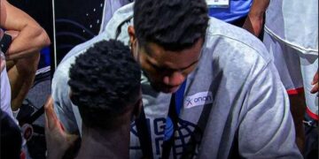 Alldaynews.gr Η αγκαλιά του Σρέντερ με τον Αντετοκούνμπο – «Έχω μόνο σεβασμό για το πρόσωπό του», είπε ο Γερμανός για τον Greek Freak