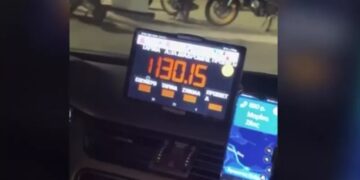 Alldaynews.gr Τουρίστρια ξεμπρόστιασε οδηγό ταξί που ζήτησε 130 ευρώ για τη διαδρομή Αεροδρόμιο – Μαρίνα Ζέας – Δείτε βίντεο