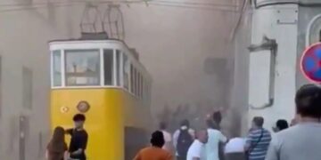 Alldaynews.gr Εκτροχιάστηκε το ιστορικό τελεφερίκ Γκλόρια στη Λισαβόνα – Τουλάχιστον τρεις νεκροί και δεκάδες τραυματίες