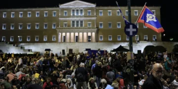 Alldaynews.gr Τέμπη: Χιλιάδες πολίτες στο πλευρό του Πάνου Ρούτσι στο Σύνταγμα – «Βρίσκομαι εδώ γιατί δεν υπάρχει Δικαιοσύνη»