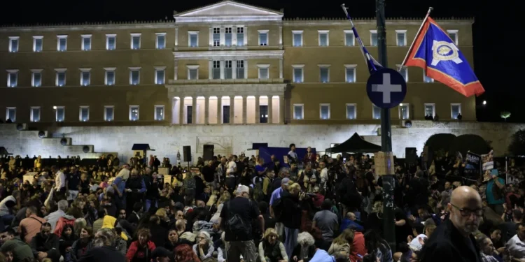 Alldaynews.gr Τέμπη: Χιλιάδες πολίτες στο πλευρό του Πάνου Ρούτσι στο Σύνταγμα – «Βρίσκομαι εδώ γιατί δεν υπάρχει Δικαιοσύνη»