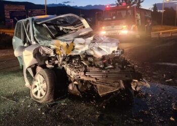 ΕΚΤΑΚΤΟ: Θανατηφόρο τροχαίο στην εθνική οδό – Ένας νεκρός και δύο τραυματίες στη σφοδρή σύγκρουση ΙΧ με νταλίκα (ΦΩΤΟ)