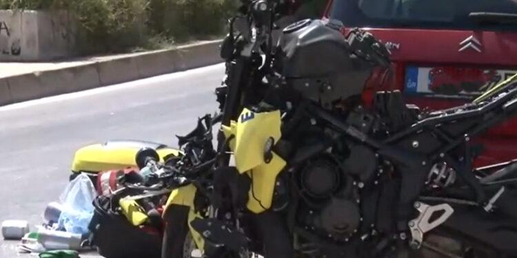 Σοκαριστικό τροχαίο: Μάχη για την ζωή του δίνει διασώστης του ΕΚΑΒ