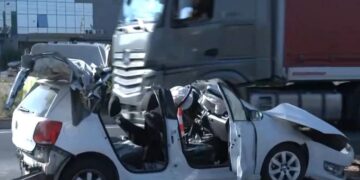 Σοκαριστικό τροχαίο με νεκρό 24χρονο: Oχήματα συγκρούστηκαν, το ένα τούμπαρε και πέρασε στο αντίθετο ρεύμα