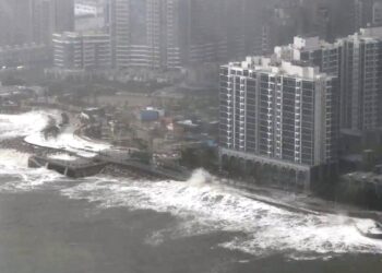 MEGA-Κυκλώνας σαρώνει πόλεις: Εικόνες χάους και καταστροφής – Νεκροί και αγνοούμενοι (ΦΩΤΟ)