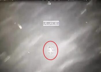 Απόρρητο βίντεο από επιχείρηση των ΗΠΑ: Η στιγμή που πύραυλος χτυπάει UFO κι αυτό πετάει ανενόχλητο