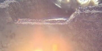 Alldaynews.gr Συγκλονιστικό βίντεο από τον Αμερικανικό βομβαρδισμό στο Ιράν: Πως η βόμβα «τρυπάει» το έδαφος