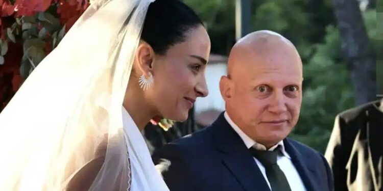 Παντρεύτηκαν Παύλος Βαρδινογιάννης και Κατερίνα Μπιρμπίλη στην Εκάλη – Ήταν όλοι εκεί