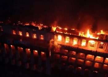 ΛΙΝΤΣΑΡΑΝ ΠΡΩΗΝ ΠΡΩΘΥΠΟΥΡΓΟ – ΚΥΝΗΓΟΥΝ ΠΟΛΙΤΙΚΟΥΣ – ΣΤΑΧΤΗ Η ΒΟΥΛΗ