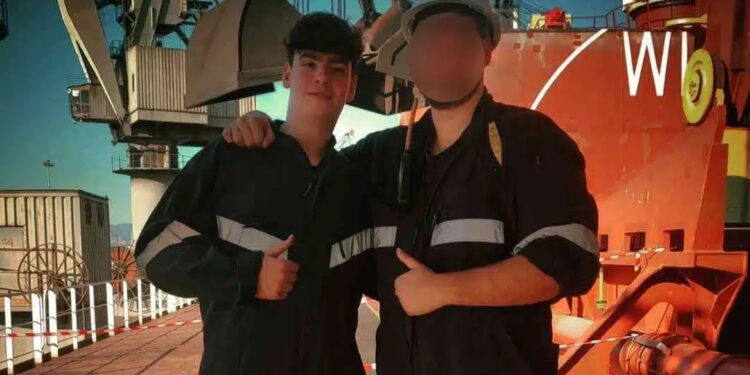 Alldaynews.gr Θρήνος για τον 20χρονο ναυτικό – Μαθεύτηκε όλη η αλήθεια για το πως σκοτώθηκε σήμερα στο λιμάνι του Πειραιά