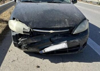 Αλβανός οδηγός έπεφτε σκόπιμα πάνω σε προπορευόμενα ΙΧ – Χτύπησε 8 αυτοκίνητα κι εξαφανίστηκε