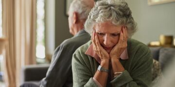 Alldaynews.gr Γκρι διαζύγια στην Ελλάδα: γιατί αποφασίζει ένα ζευγάρι να χωρίσει, ενώ έχει περάσει μια ολόκληρη ζωή μαζί;