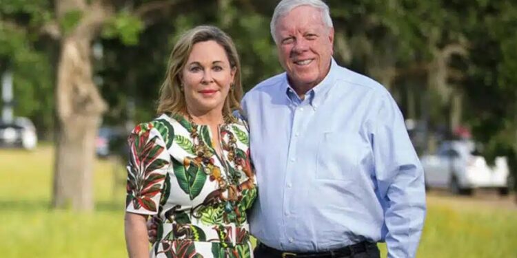 Alldaynews.gr Ζευγάρι δισεκατομμυριούχων δωρίζει τα πάντα – Δεν κράτησαν τίποτα για τα παιδιά τους – Χάρισαν όσα απέκτησαν σε φτωχούς και νέους