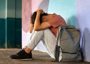 Σοκ στην Πάτρα: Γονείς παράτησαν το παιδί τους με αυτισμό – Σπαράζει η ιστορία του 17χρονου