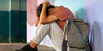 Σοκ στην Πάτρα: Γονείς παράτησαν το παιδί τους με αυτισμό – Σπαράζει η ιστορία του 17χρονου