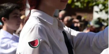 Alldaynews.gr 28η Οκτωβρίου: Η μαθήτρια με το «καρπούζι» στη μαθητική παρέλαση – Tι συμβολίζει