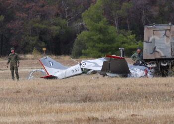 ΕΚΤΑΚΤΟ: Κατέπεσε αεροσκάφος της Πολεμικής Αεροπορίας – Σοβαρά τραυματισμένοι μεταφέρθηκαν δύο πιλότοι (video)