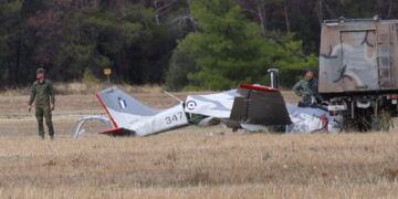 Alldaynews.gr ΕΚΤΑΚΤΟ: Κατέπεσε αεροσκάφος της Πολεμικής Αεροπορίας – Σοβαρά τραυματισμένοι μεταφέρθηκαν δύο πιλότοι (video)