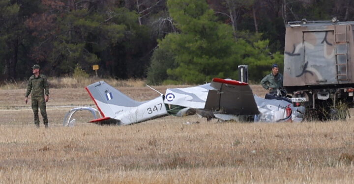 Alldaynews.gr ΕΚΤΑΚΤΟ: Κατέπεσε αεροσκάφος της Πολεμικής Αεροπορίας – Σοβαρά τραυματισμένοι μεταφέρθηκαν δύο πιλότοι (video)