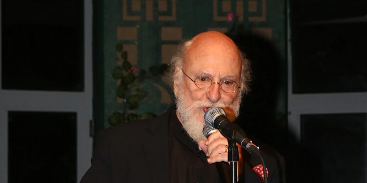 Μουσική υπόκλιση στον Διονύση Σαββόπουλο: 10+1 τραγούδια που όλοι σιγοτραγουδήσαμε