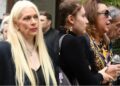 Alldaynews.gr Μάρα Θρασυβουλίδου: Συντετριμμένη στην κηδεία του συζύγου της, Γιώργου Νιάρχου – Σπάραξε η κόρη του