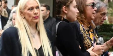 Alldaynews.gr Μάρα Θρασυβουλίδου: Συντετριμμένη στην κηδεία του συζύγου της, Γιώργου Νιάρχου – Σπάραξε η κόρη του