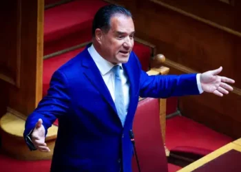 Άδωνις: «Στα 8 νοσοκομεία με περιμένουν με λουλούδια, στα 2 κομμουνιστές φωνάζουν… So what»