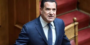 Alldaynews.gr Άδωνις: «Στα 8 νοσοκομεία με περιμένουν με λουλούδια, στα 2 κομμουνιστές φωνάζουν… So what»
