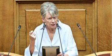 Alldaynews.gr Ακρίτα: «Τις σφουγγαρίστρες σπίτι σας – Μη διανοηθείτε να σβήσετε τα ονόματα των 57 στο Σύνταγμα»