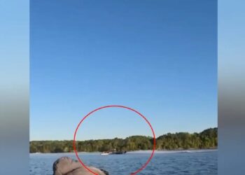 Βίντεο ντοκουμέντο από τη στιγμή που σκάφος καρφώνεται σε βάρκα και σκοτώνει 3 ψαράδες (video)