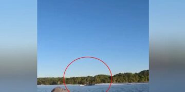 Alldaynews.gr Βίντεο ντοκουμέντο από τη στιγμή που σκάφος καρφώνεται σε βάρκα και σκοτώνει 3 ψαράδες (video)