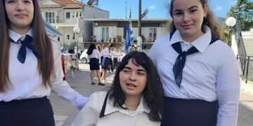 Alldaynews.gr Συγκινητική στιγμή – Η πρώτη παρέλαση της μικρής Αλεξίας μετά τον τραυματισμό της από αδέσποτη σφαίρα
