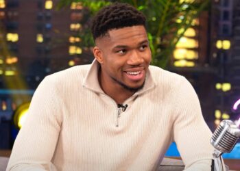 Γιάννης Αντετοκούνμπο: Η αποκάλυψη για τη χυλόπιτα της γυναίκας του – «Είμαι καλό παιδί και της είπα, εντάξει θα μείνουμε φίλοι»