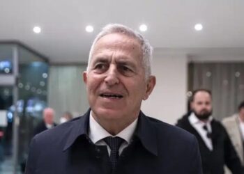 Ο γιος του Ευάγγελου Αποστολάκη ανάμεσα στους 27 Έλληνες που συνελήφθησαν από το Ισραήλ: «Ο αλήτης υπουργός Ασφαλείας τους έκανε bullying»