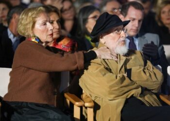 Η βαθιά αγάπη του Σαββόπουλου για τη σύζυγό του: «Δεν ήξερα τον ρόλο που θα έπαιζε στη ζωή μου»