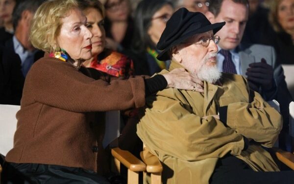 Η βαθιά αγάπη του Σαββόπουλου για τη σύζυγό του: «Δεν ήξερα τον ρόλο που θα έπαιζε στη ζωή μου»