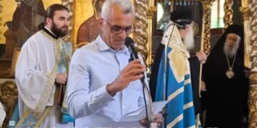 Ο Μητροπολίτης Δωδώνης επιτέθηκε σε διευθυντή σχολείου για το ντύσιμο – «Με το πουκάμισο έξω ήρθες να βγάλεις λόγο;» (video)